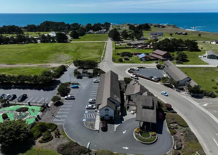 Emerald Dolphin Inn & Mini Golf