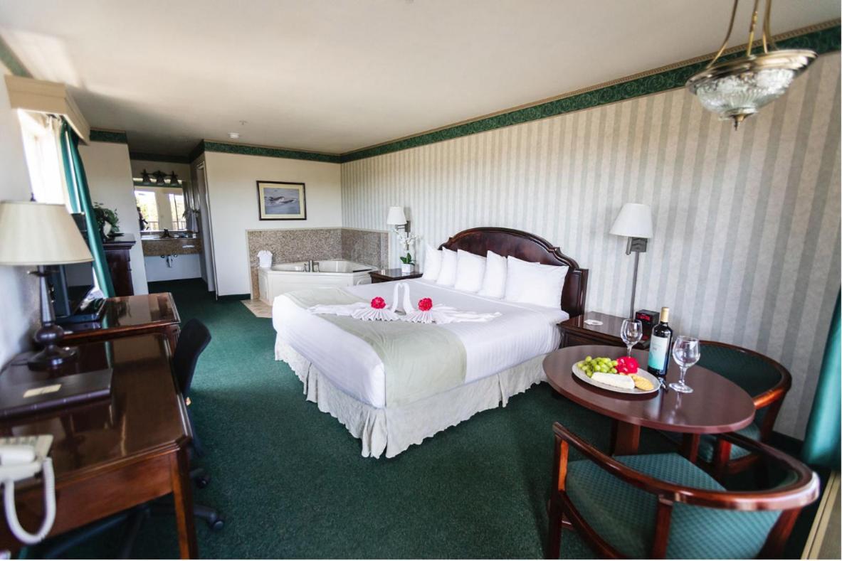 Hotel Emerald Dolphin & Mini Golf 3*