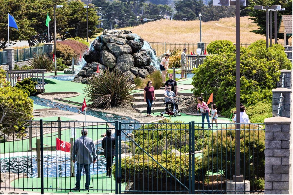 Emerald Dolphin & Mini Golf Hotel Fort Bragg