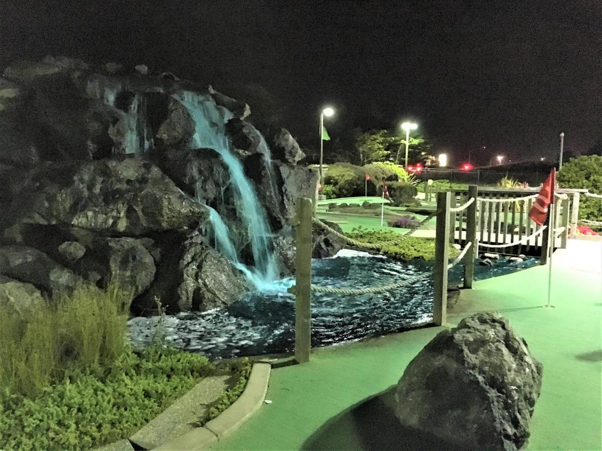 Hotel Emerald Dolphin & Mini Golf Fort Bragg