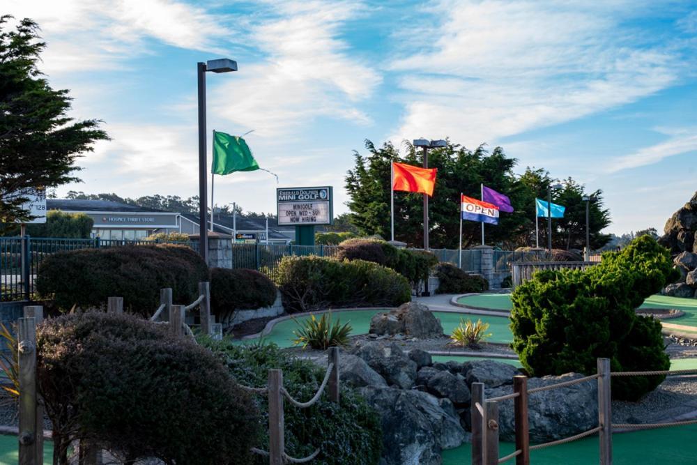 Hotel Emerald Dolphin & Mini Golf Fort Bragg