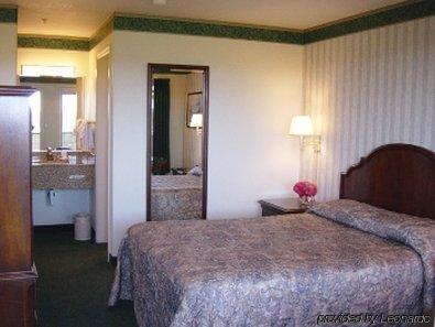 Emerald Dolphin & Mini Golf Hotel 3*