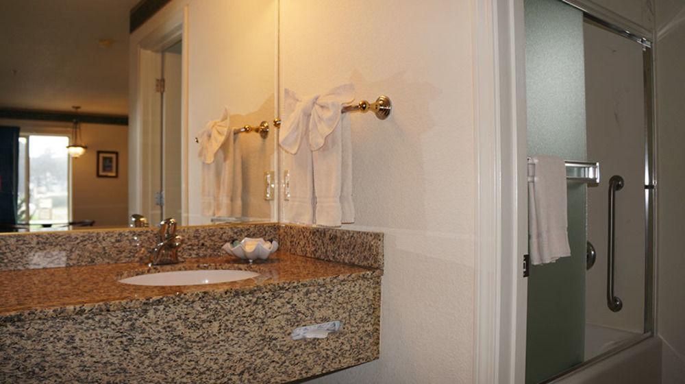 Emerald Dolphin & Mini Golf Hotel 3*