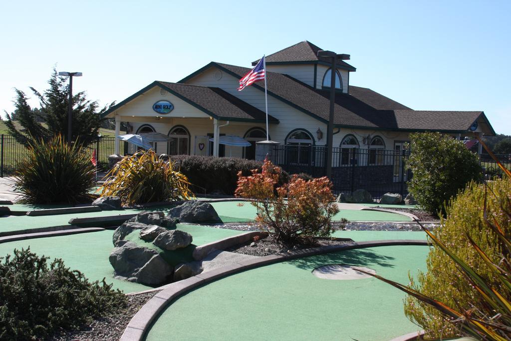 Emerald Dolphin & Mini Golf Hotel 3*