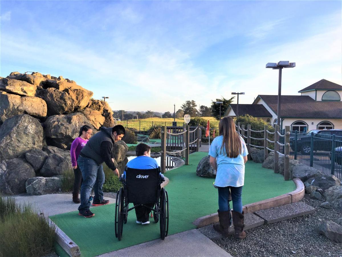 Emerald Dolphin & Mini Golf Hotel